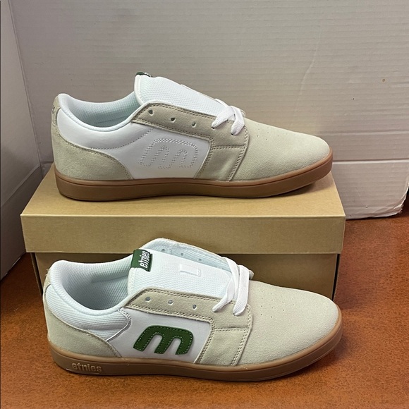 Crests Etnies White and Green Casual Shoes - Picture 1 of 6